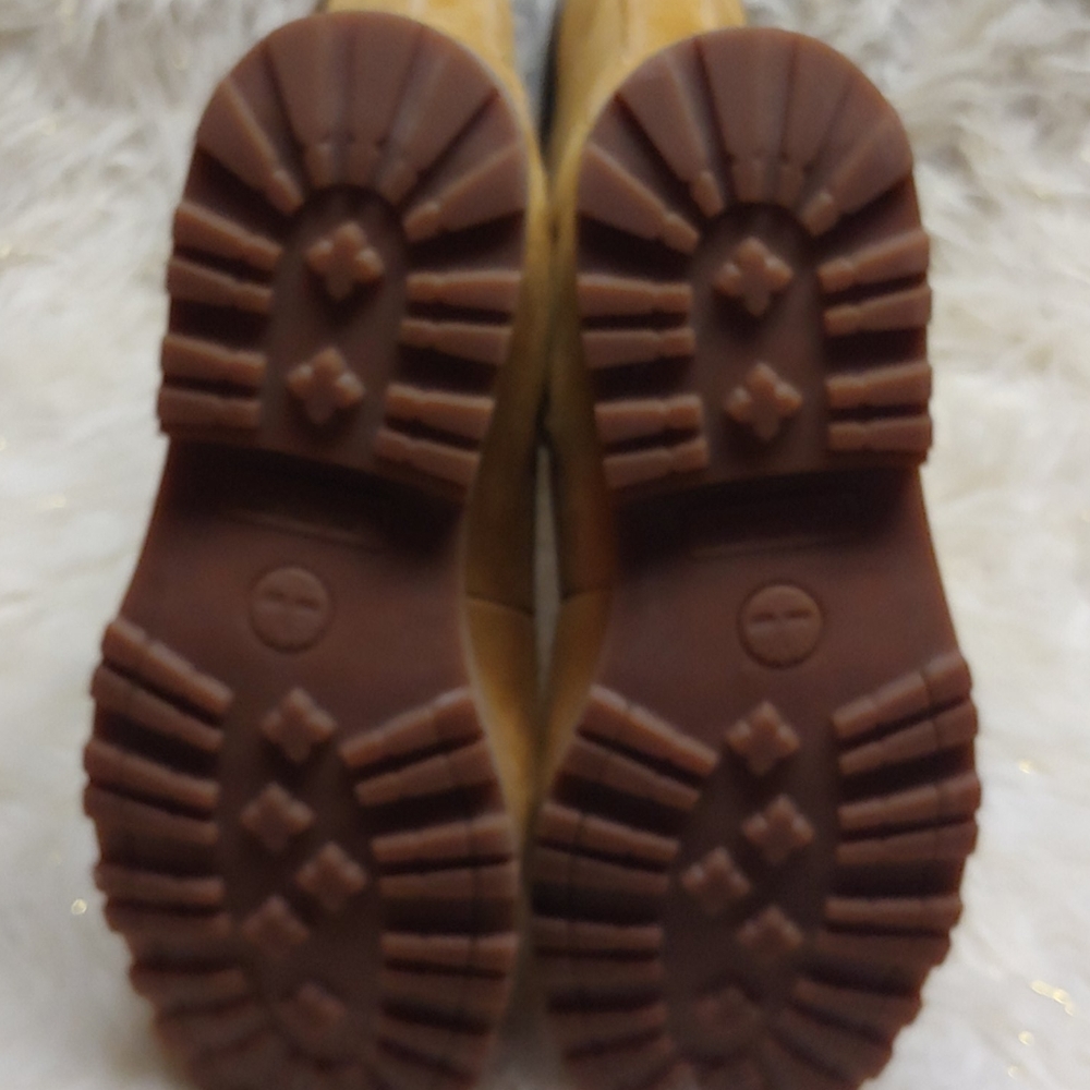 Boots - Picture 4 of 6